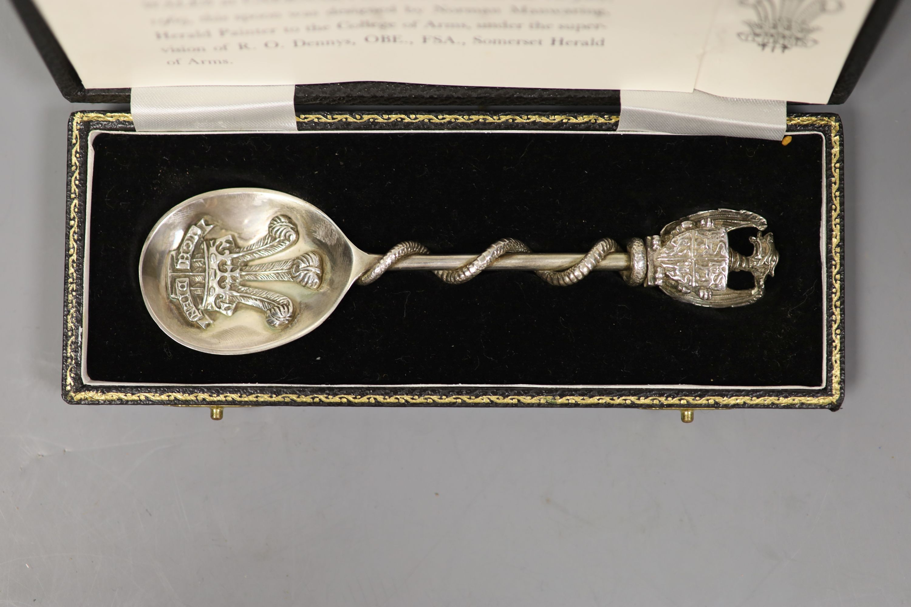 A cased silver Prince of Wales investiture spoons, J.D. Beardmore, London, 1969, 15.6cm.